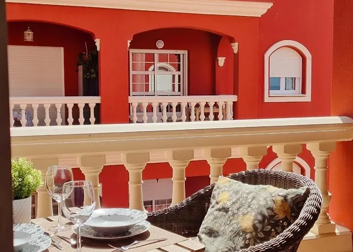 Apartamento rojo con vistas al mar