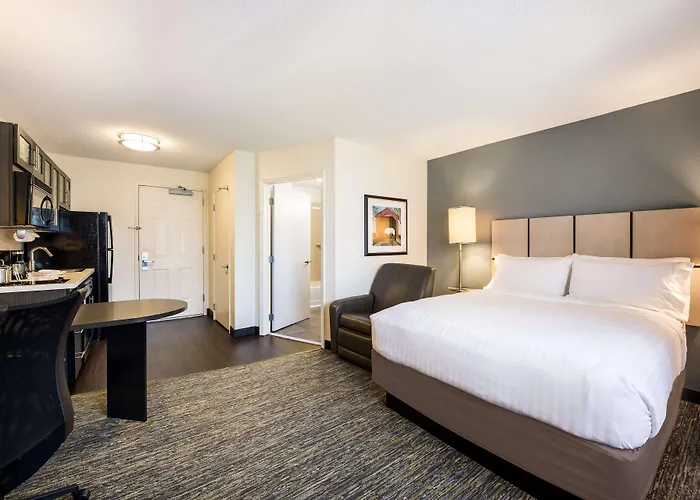 Sonesta Simply Suites Detroit Warren