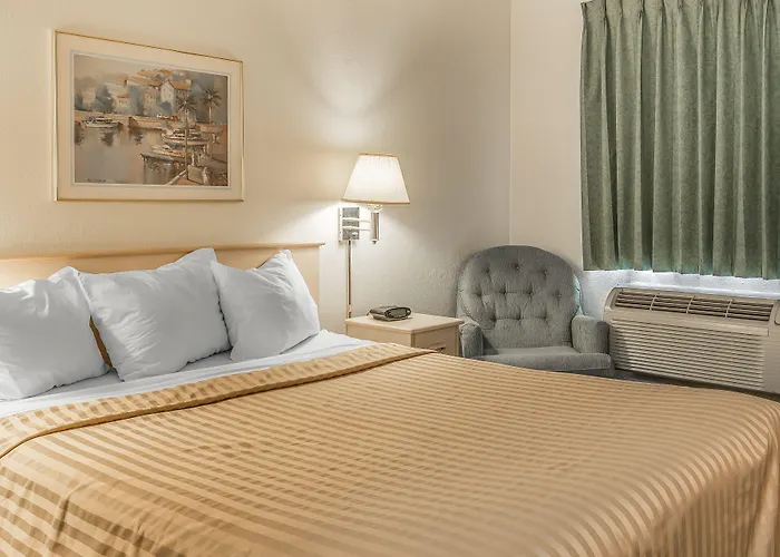 Country Inn & Suites By Radisson, Monterey Beachfront-Marina, Ca