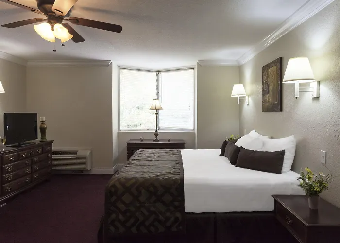 Reagan Resorts Inn (Adults Only)