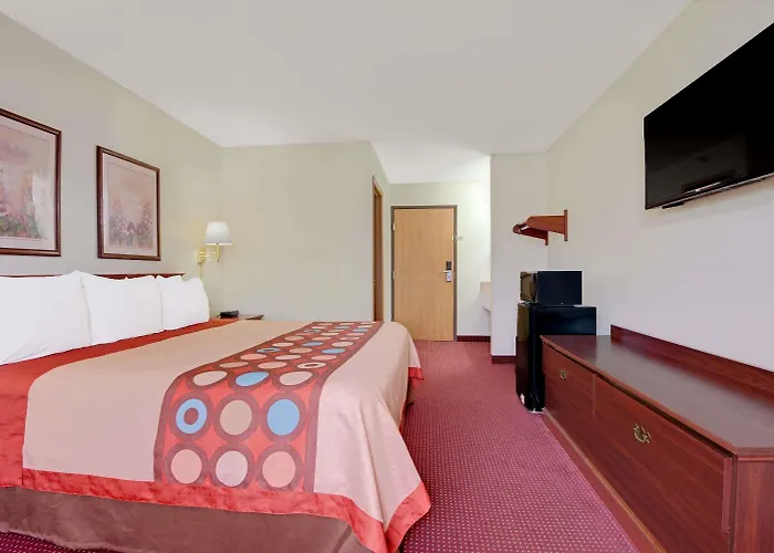 Super 8 By Wyndham Riverside/Kansas City