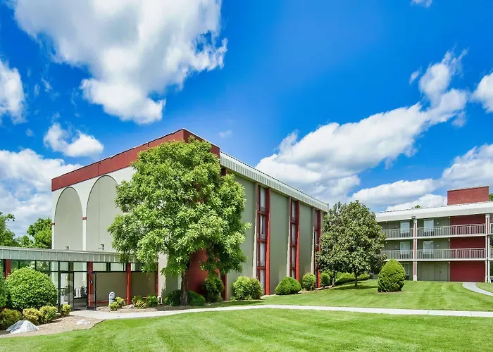 Days Inn & Suites By Wyndham Johnson City