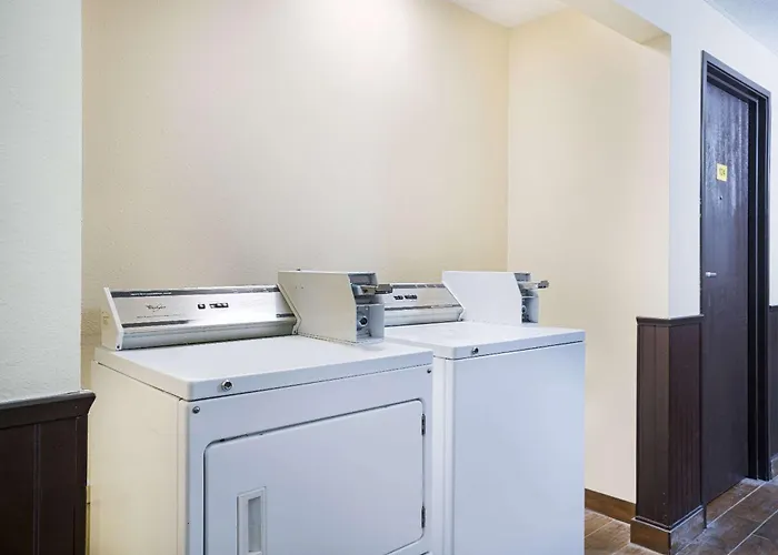Super 8 By Wyndham Marshall Mn