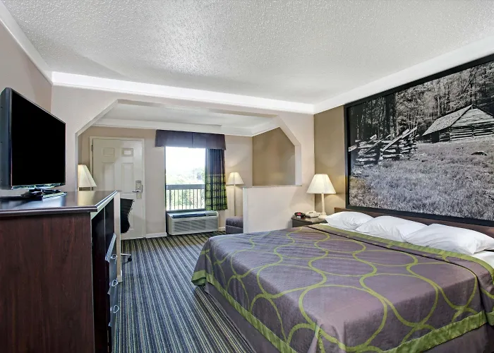 Super 8 By Wyndham Knoxville East