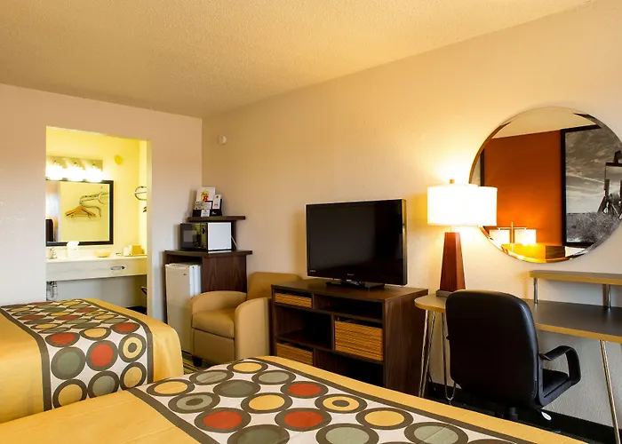 Super 8 By Wyndham Woodward