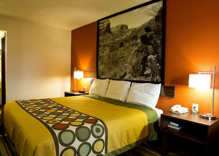 Super 8 By Wyndham Woodward