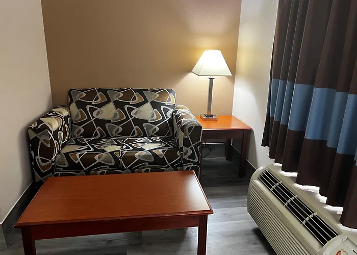 Hotel Piney Woods