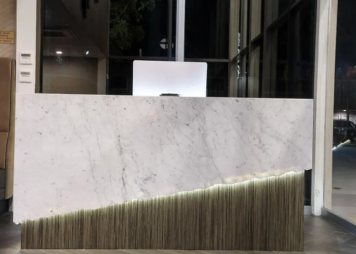 Hotel Xilo Glendale