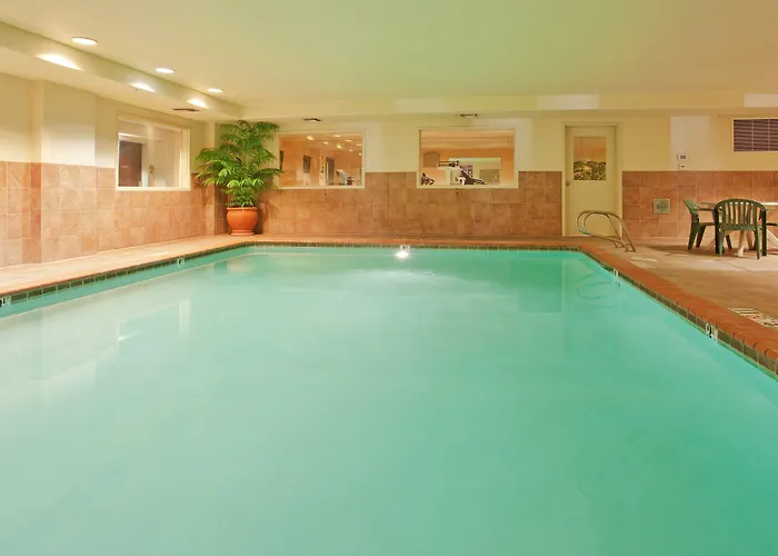 Holiday Inn Express Woodland By Ihg