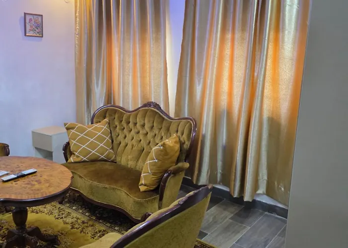 Emike Luxury Hotel & Suites