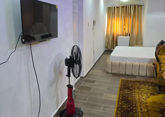 Emike Luxury Hotel & Suites
