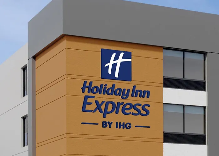 Holiday Inn Express & Suites Chicago West - Oak Park By Ihg
