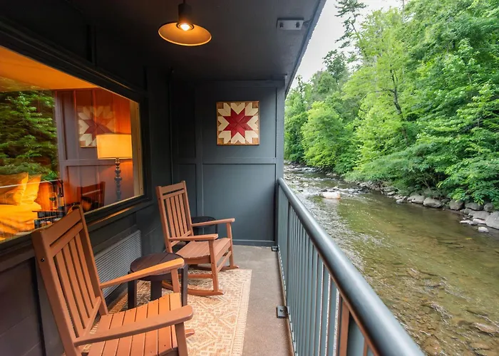 Historic Rocky Waters Inn, A Small Luxury Hotel