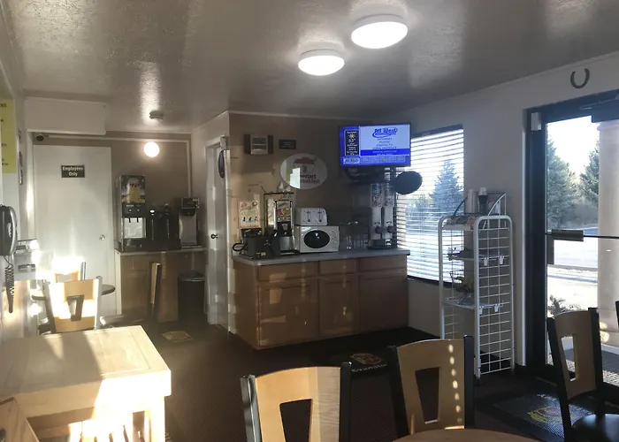 Super 8 By Wyndham Evanston