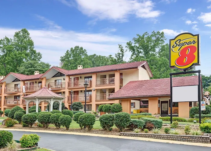 Super 8 By Wyndham Downtown Gatlinburg At Convention Center