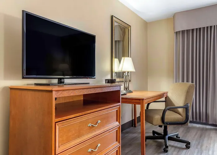 Econo Lodge & Suites Southern Pines - Pinehurst