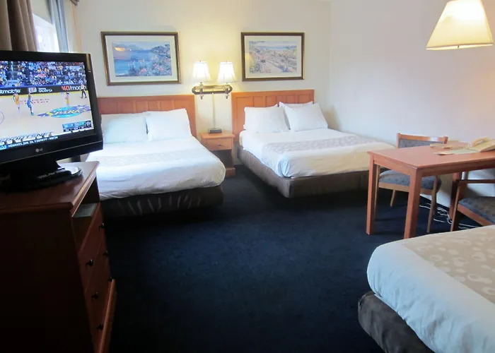 Newport Channel Inn