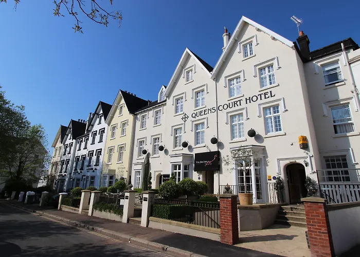 Queens Court Hotel