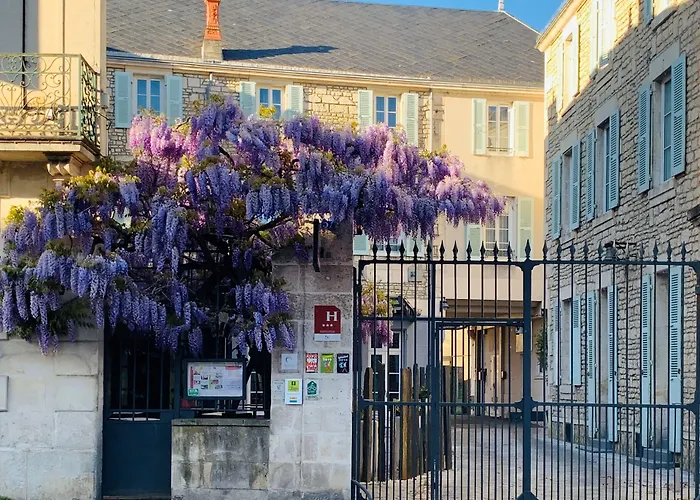 Logis Hotel-Restaurant Le Fontarabie