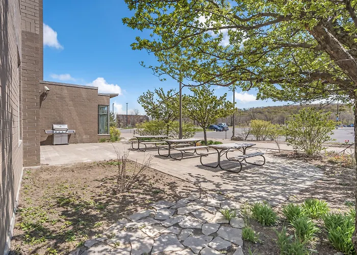 Residence & Conference Centre - Niagara-On-The-Lake