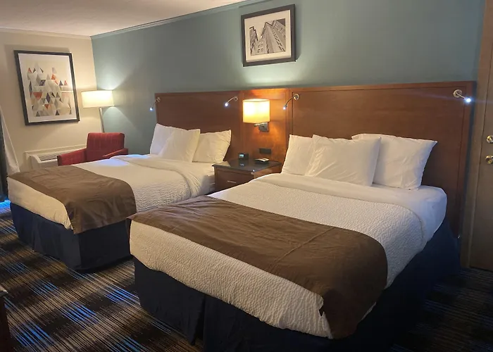 Days Inn & Suites By Wyndham St. Ignace Lakefront