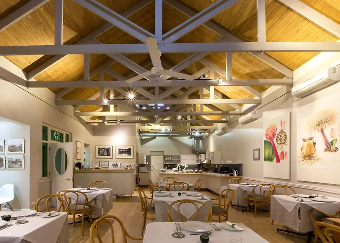 Quarry Lake Inn