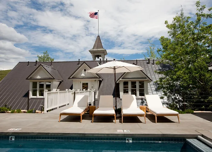 Washington School House Hotel