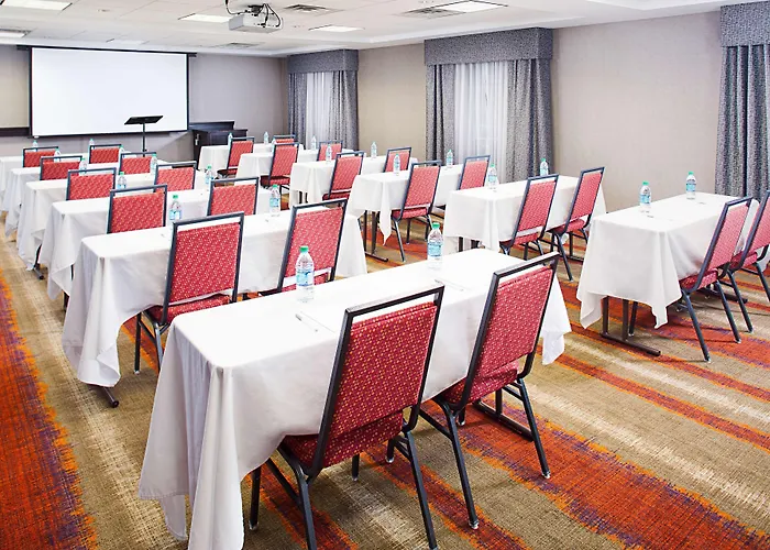 Hampton By Hilton Lansing West
