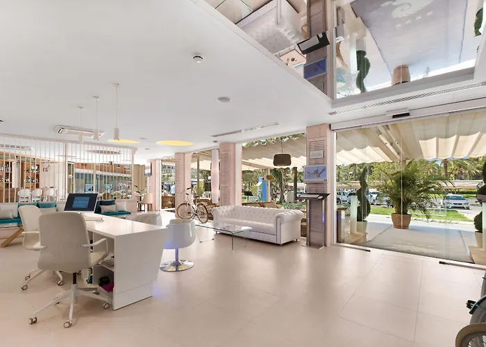Plaza Santa Ponsa Boutique - Adults Only.