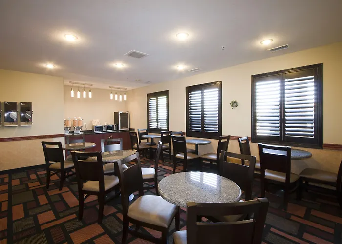 Foxwood Inn & Suites Drayton Valley