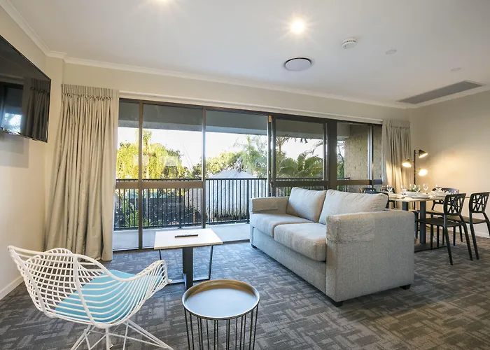 Nightcap At Kawana Waters Hotel