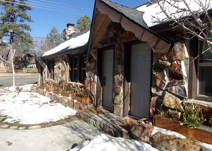 Embers Lodge & Cabins