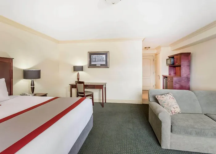 Ramada By Wyndham Hinton