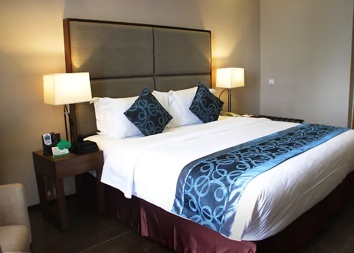 Golden Phoenix Hotel - Manila
