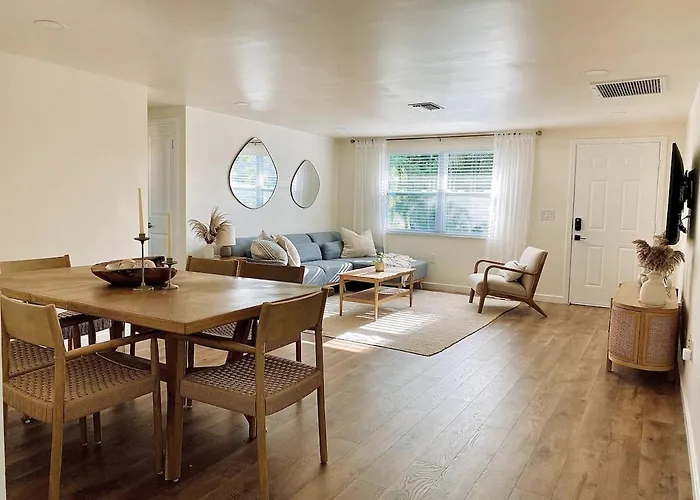 Relax Here 2 Bed Home Near Beach In Venice