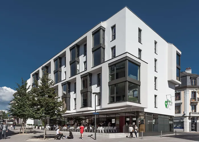 Base Nyon Hotel
