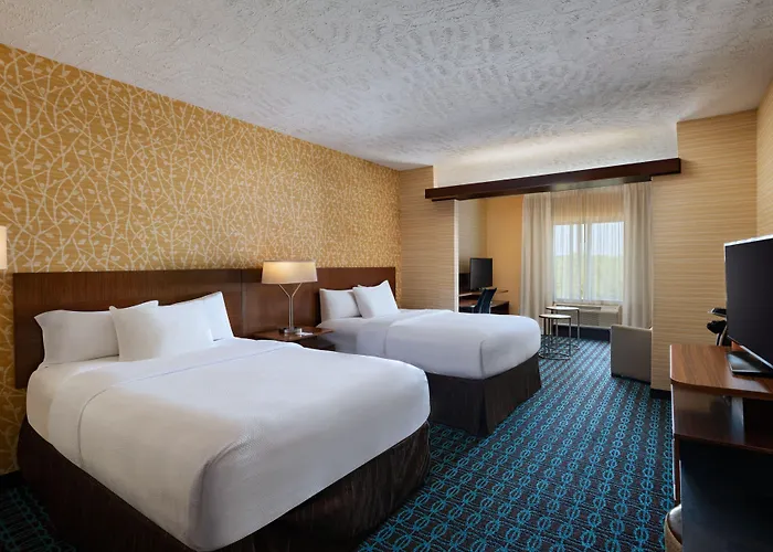 Fairfield Inn & Suites By Marriott Lincoln Airport