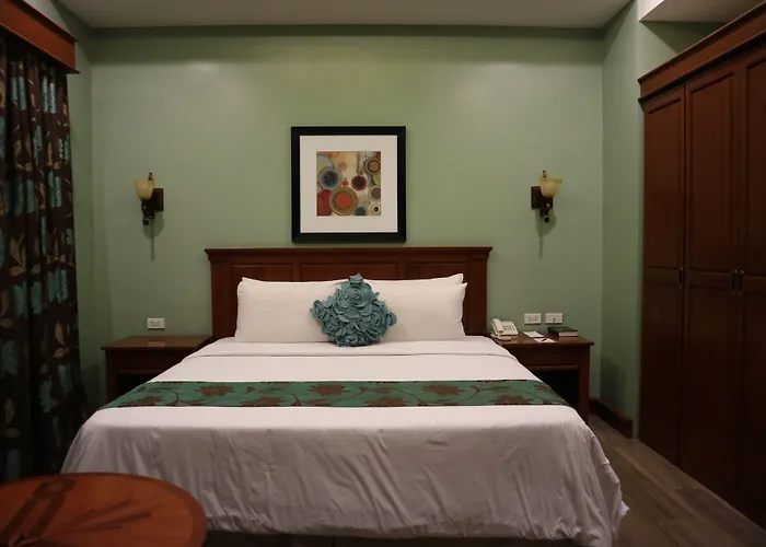 Paragon Hotel And Suites