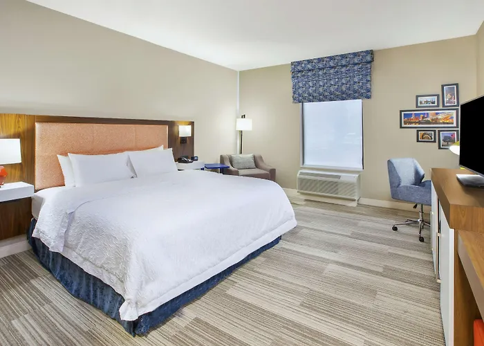 Hampton Inn & Suites Oakwood Village-Cleveland