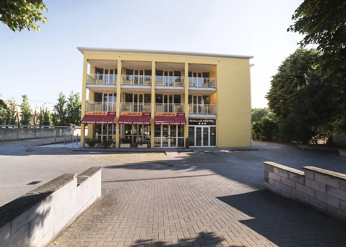 Hotel Giallo