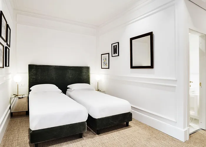 The Shire Hotel Roma