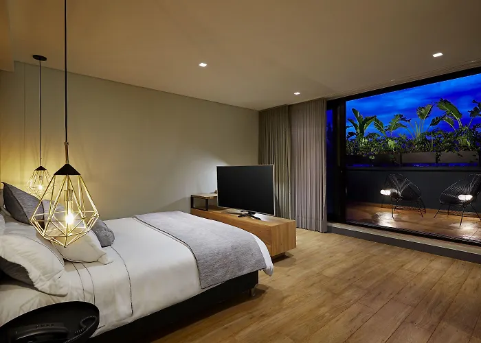 14 Urban Hotel