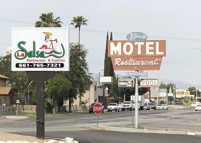 Toppers Motel