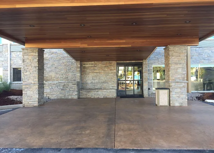 Comfort Inn & Suites Tigard Near Washington Square