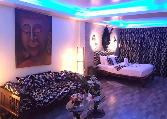 Fong Kaew And Baan Nang Fa Guesthouse