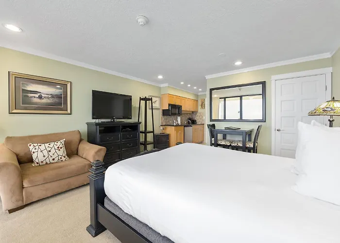 Inn At Spanish Head Resort Hotel