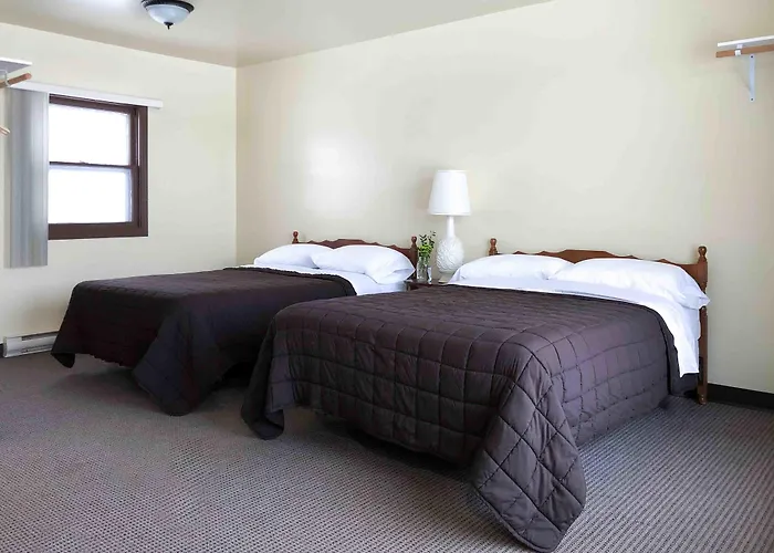 The Bayview Motel - Fort Frances, On - Lakeside Motel