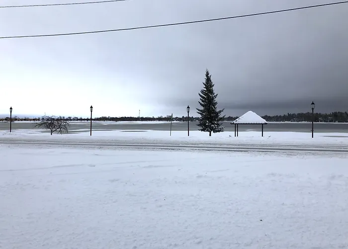 The Bayview Motel - Fort Frances, On - Lakeside Motel