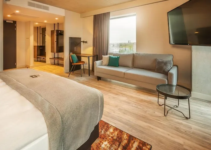 Holiday Inn - the niu, Fender Amsterdam