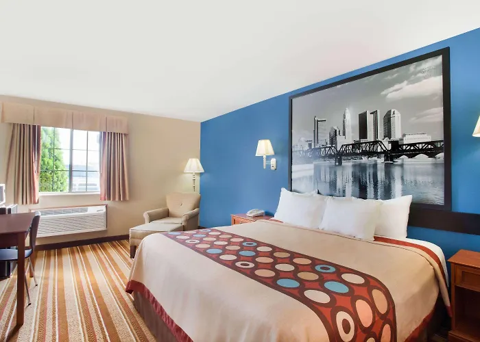 Super 8 By Wyndham Defiance